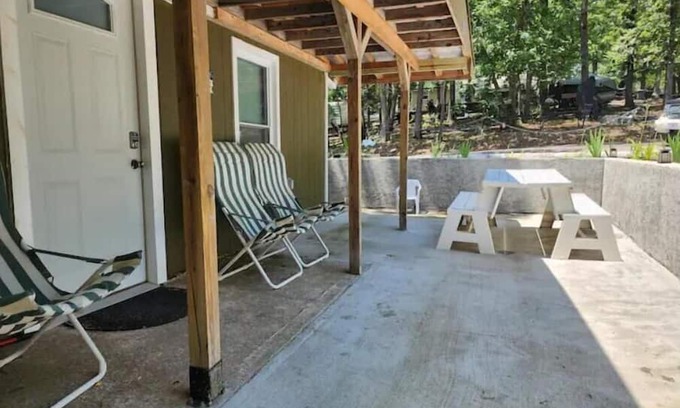 Warsaw Cabin | NAMA Stays - Cozy Cabin