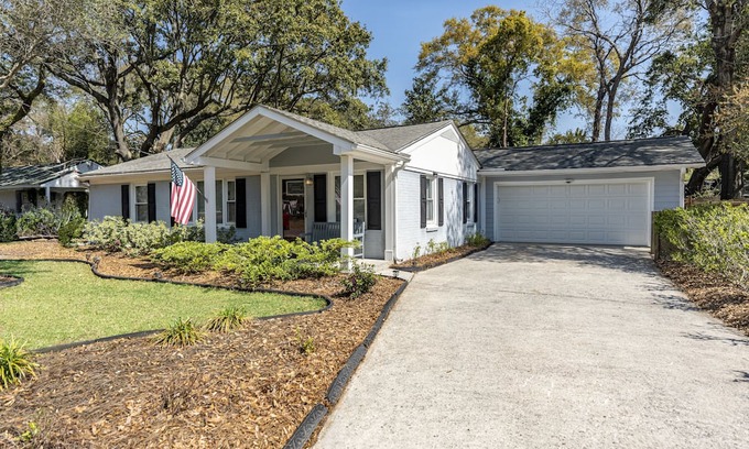 Old Village House | 3 BR with private pool close to beaches