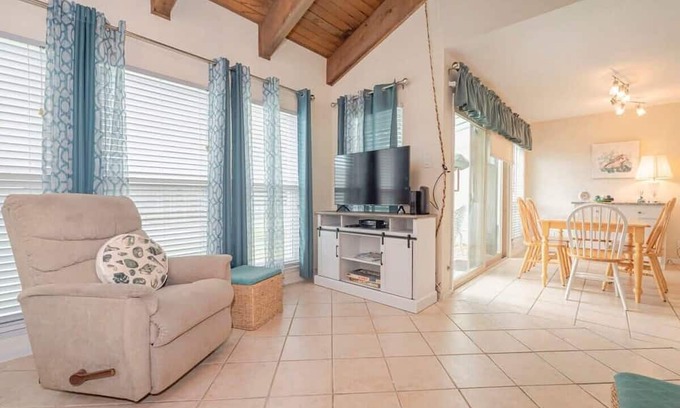 Sailhouse Condo | Bayfront Shores Summa