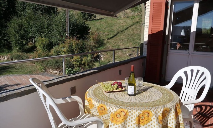 Sainte-Croix Apartment | Cosy apartment for 6 guests with WIFI, terrace and parking