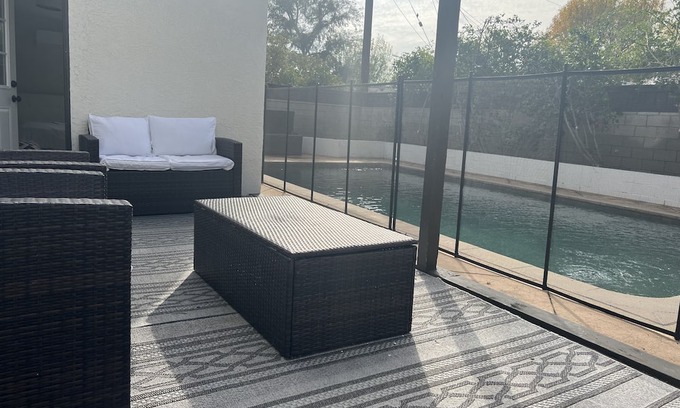 Lake Balboa House | Lake Balboa gated corner lot with large pool and yard