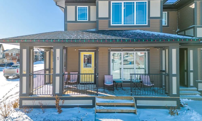 Cochrane House | Kid-Friendly 3BR Duplex: Explore Rockies, Cochrane Charm & Calgary