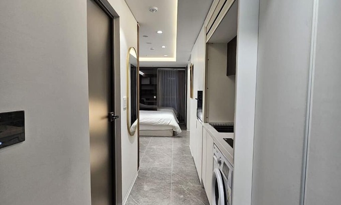 Seocho-dong Apartment | 강남 럭셔리 1룸 2베드