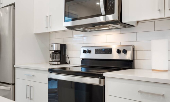 Bridgeland House | Discover Luxury With King Bed and Free Parking in Bridgeland
