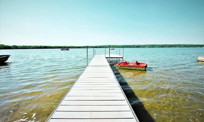 Springwater Cottage | Orr Lake Waterfront|Firepit|Shallow Entry|Arcade