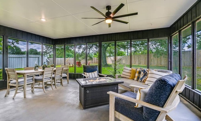 Fayetteville House | Fire Pits & S'mores|Secluded 7 miles to Round Top!