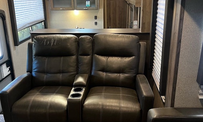 Bridge City House | 1 bedroom RV in Bridge City