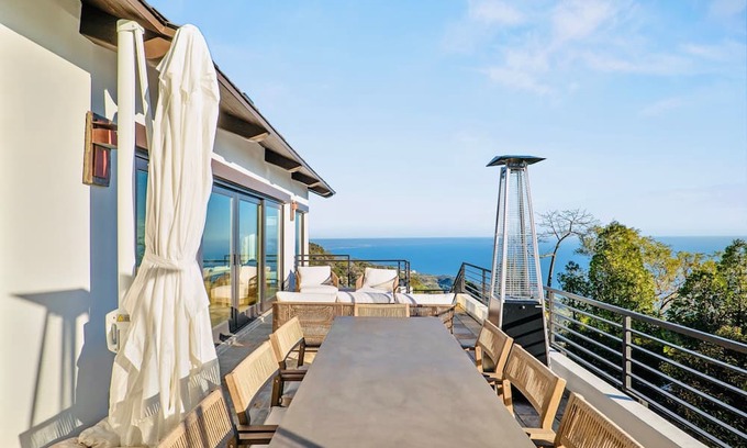 Malibu House | Mount Malibu Mansion l Panoramic Ocean Views + MiniGolf + Hot Tub