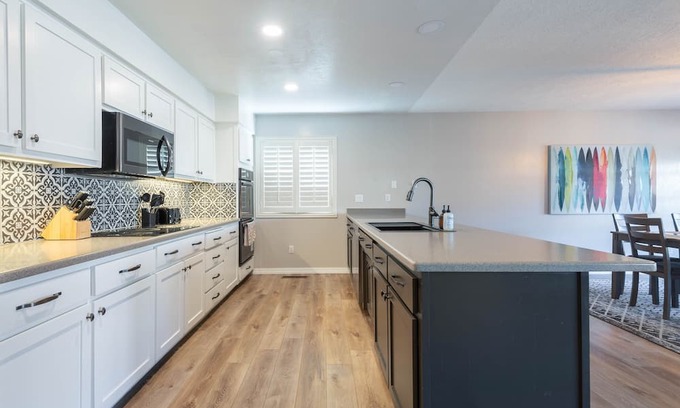 Northeast Heights House | Your ABQ Paradise: Spacious, Views, Pool & Hot Tub