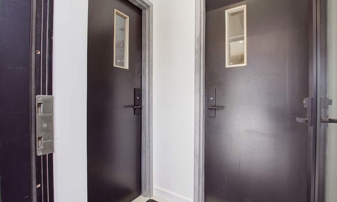 The Beaches House | Spacious 2 level apartment by Woodbine Beach