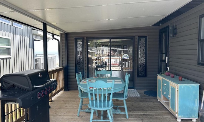 Sherkston Cottage | Paradise on the lake! Relax and listen to the real waves! Not a podcast!