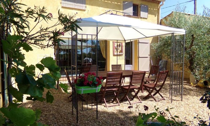 Bellegarde Apartment | Homerez - Nice appartement for 6 ppl. with shared pool and terrace at Bellegarde
