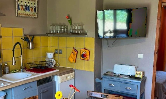Bellegarde Apartment | Homerez - Appartement for 4 ppl. with shared pool and terrace at Bellegarde