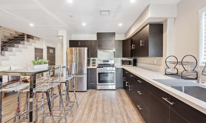 Hollywood Apartment | Amazing apartment - 3b 2bath Apt - FREE Parking
