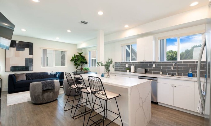 Pico-Union House | Downtown Darling by AvantStay | Rooftop Deck, View