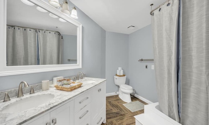 Arlington Condo | cozy spacious and family friendly home it’s 20 minutes away from the beach