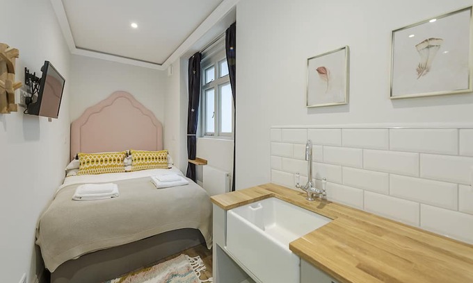 Campden Apartment | Small Kensington Studio, 5 mins to Kensington Palace & 10 mins to Portobello Rd