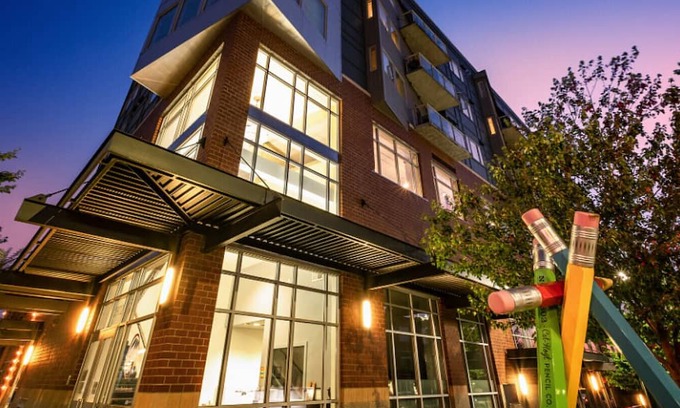 Everett Apartment | Landing at Library Place Apartments - Studio in Bayside