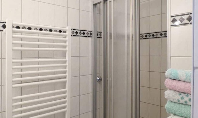 Busumer Deichhausen Apartment | Ferienwohnung 300m vom Badestrand Entfernt. Der Erholungsort ist Kurtaxe Frei