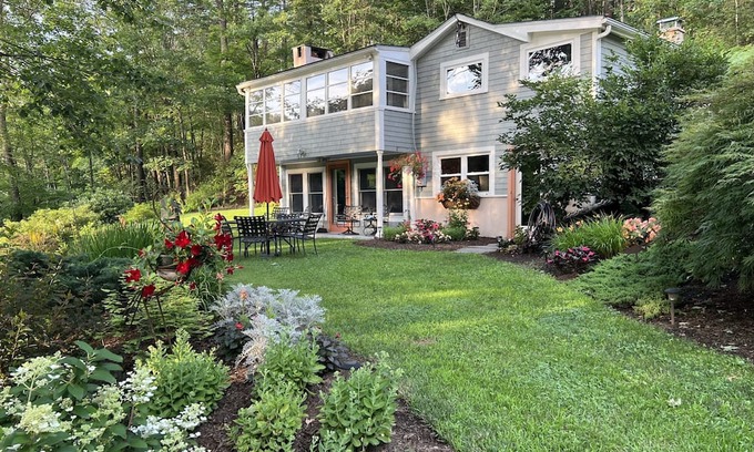 Montague Cottage | Magical Waterfront Gem