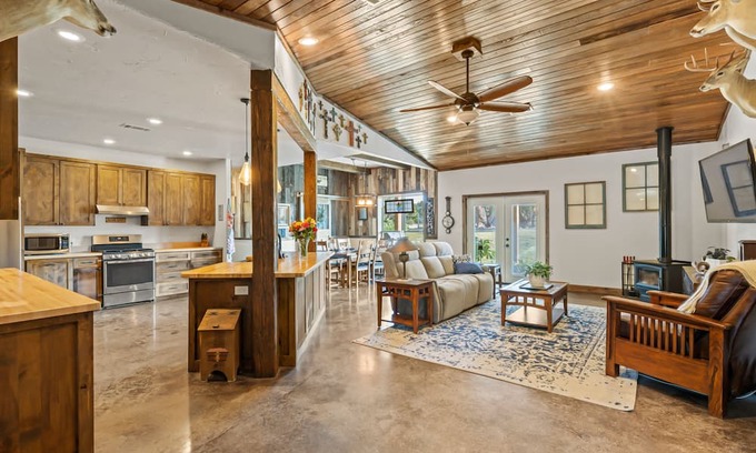 Harper House | Modern ranch retreat with rustic charm, Ping-Pong, BBQ, W/D, & firepit