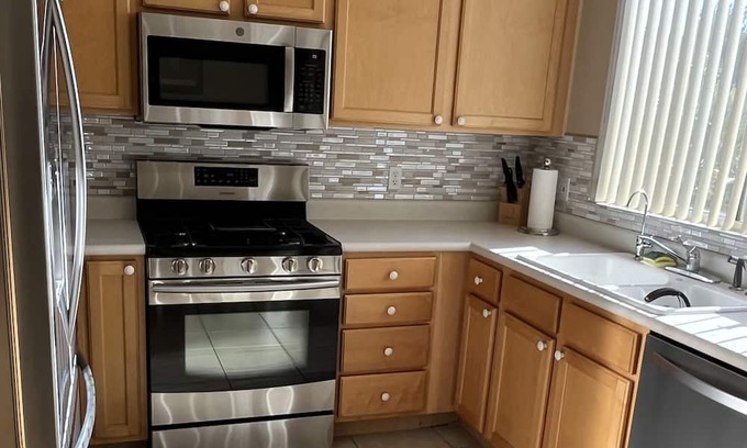 Cortaro House | Updated home in 55+ community with pool, gym and courts.