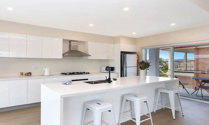 Booker Bay House | Booker Bay Retreat - Modern with Wifi Included