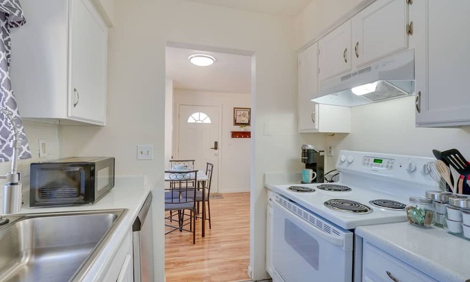 Tucson Apartment | Mountain-view Tucson Condo: 7 Mi to U of A!