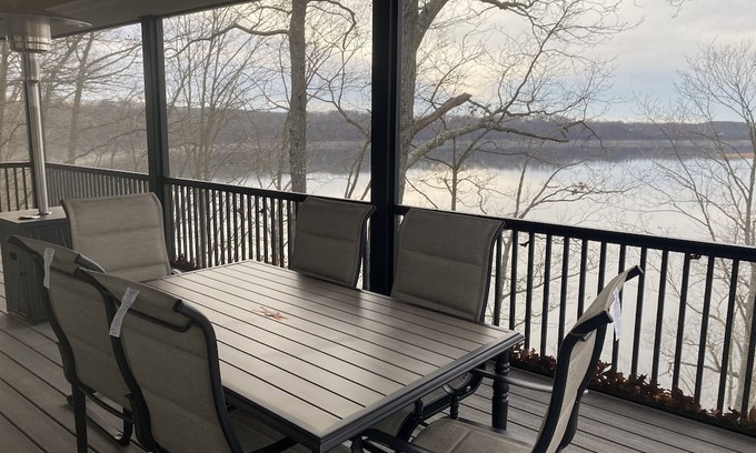 Scottsville House | Sunset Shores has an amazing lake view, the best is the sun set on the water.