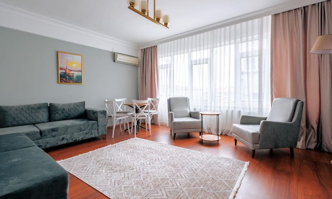 Moda Apartment | Flat w Balcony 8 min to Kadikoy Square