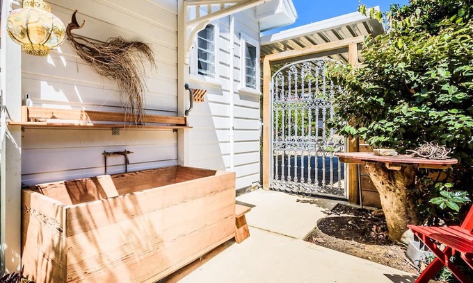 Pretty Beach Central Coast House | Venice Cottage - Pet Friendly