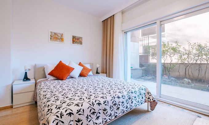 Esentepe Apartment | Cozy Central Flat w Garden 5 min to Metro in Sisli