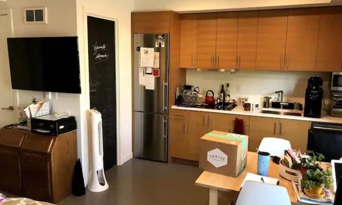 Buckman Neighborhood Apartment | Inner Southeast Relaxing Studio