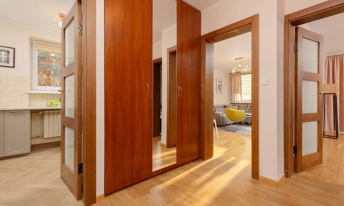 Saska Kepa Apartment | Saska Kępa Apartment by Renters