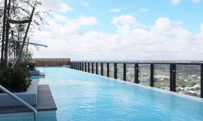 Flemington Apartment | Luxurious Flemington with Stunning Racecourse View