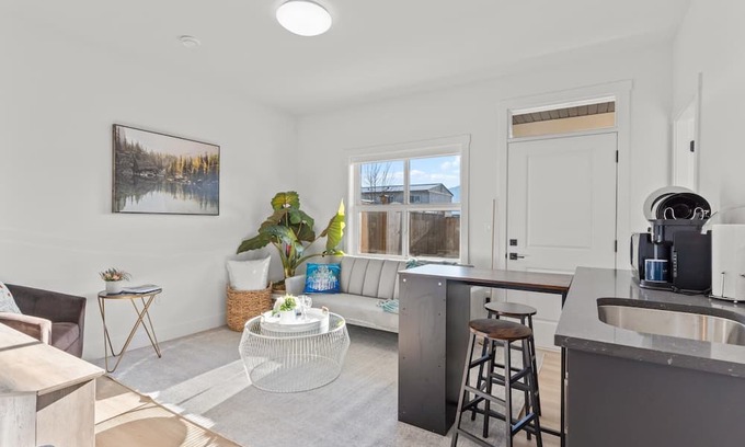 Chilliwack Proper Village West House | Chilliwack Gem 1BR, Studio Bliss