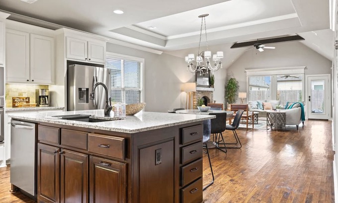 Bixby House | Stylish, Upscale, Large, 2 King suites, Location, Family friendly, Safe