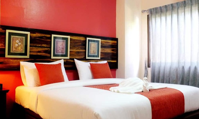 Mae Ram Phueng House | The best 3-star hotel in Bang Saphan located right next to Mae Ram Phueng Beach