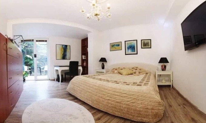 Tuchomerice Apartment | Cozy Studio with Garden