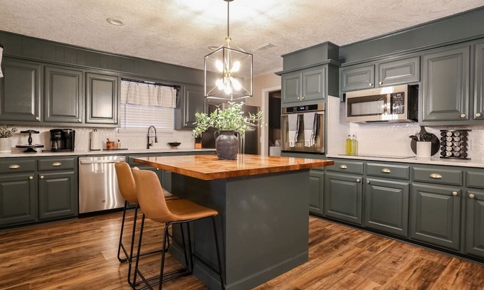 Bowie House | Modern Rustic 5 Bedroom