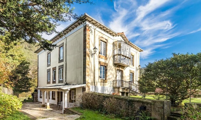 Medio Cudeyo Apartment | Elegant flat in a stunning setting