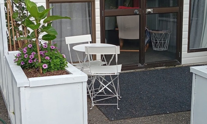 Snells Beach Apartment | Snells Beach Studio in quiet cul de sac 2 minutes walk to beach