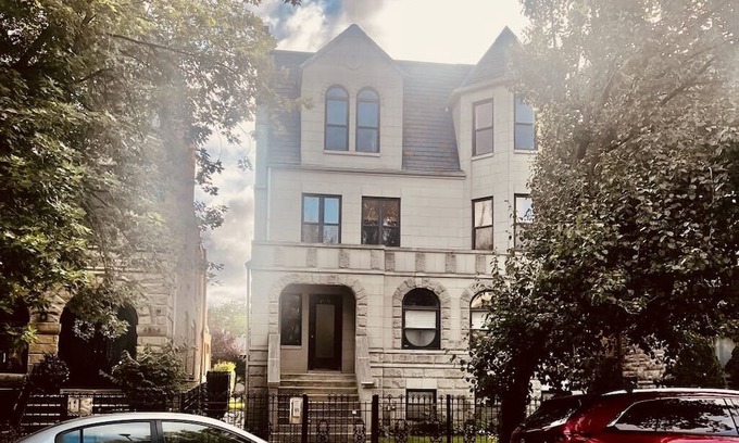 North Kenwood Condo | 5 minutes to lake front and hyde park community, Very warm and quiet building !