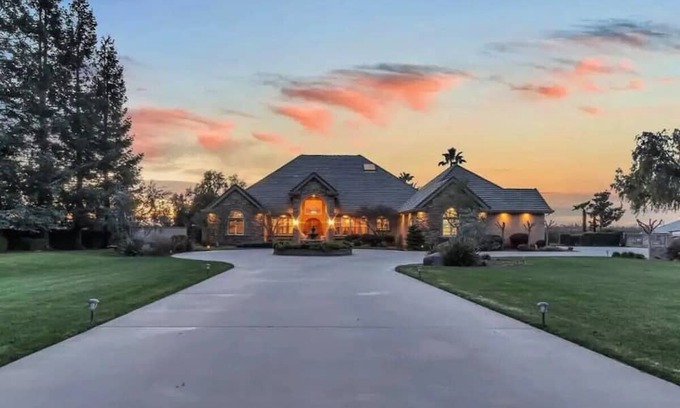 Peters Villa | Lavishness and privacy rolled into one.