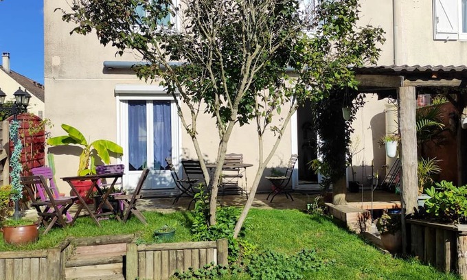 Fitz-James House | Homerez - Nice house for 6 ppl. with garden and terrace at Fitz-James