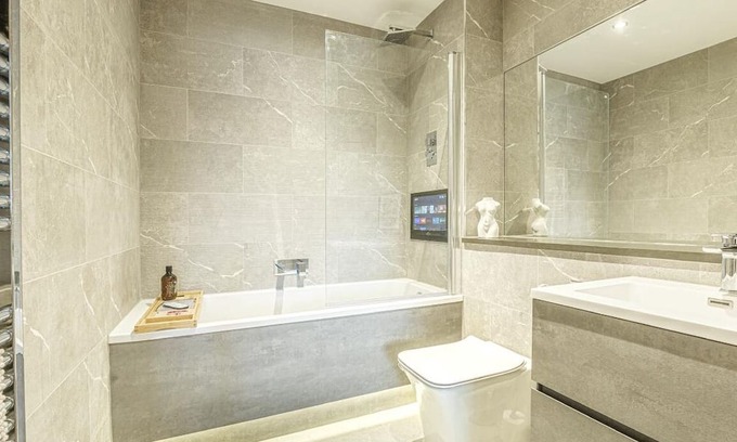 Cliftonville Apartment | Stunning Family Seaside Vacation