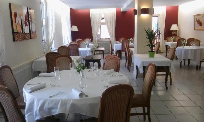 Saint-Martin-en-Bresse Hotel | Logis Au Puits Enchanté