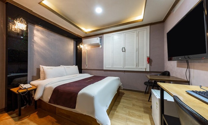 Bongmyeong-dong Hotel | Daejeon Yuseong Cannes