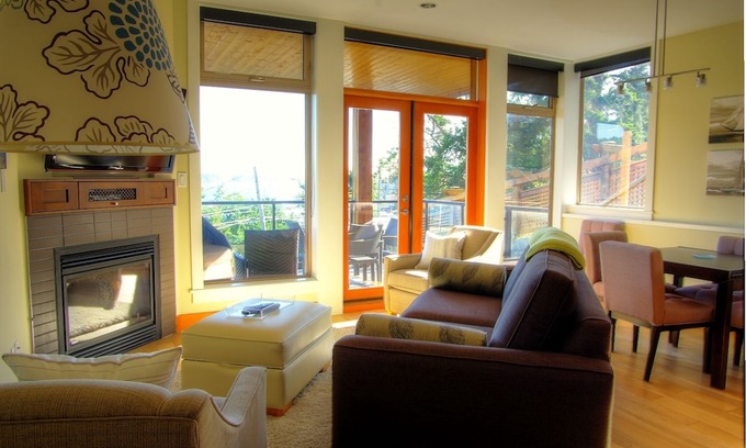 Ganges Apartment | Mariner's Loft - Salt Spring Island