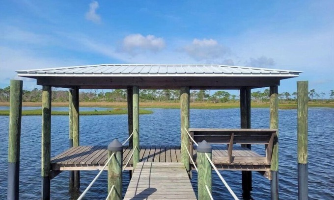 Cape San Blas Resort | Waterfront RV Site with Dock